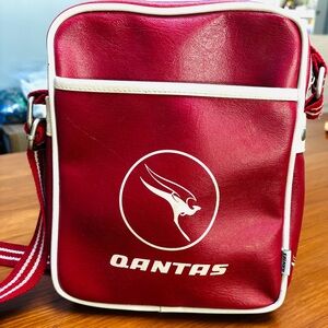 RED Vintage QUANTAS Airways Cabin Crew Flight Bag - Kangaroo - Collectible!